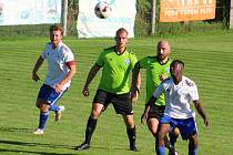 Fotbalisté Dynama (v zeleném) navázali na domácí výhru s Velkou Dobrou a tři body přivezli také ze zápasu v Sedleci-Prčice.