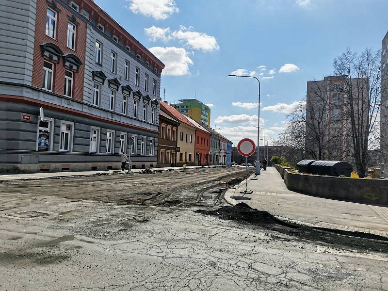 Řidiči pozor, Žižkovou ulicí u Sportky ve Slaném neprojedete! Uzávěra trvá do středy.