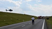 U Slaného se srazil nákladní vůz s osobním autem, člověka v kritickém stavu transportoval vrtulník.