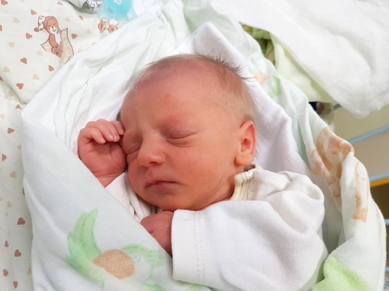 JOSEF VALTR, SLANÝ. Narodil se 29. prosince 2017. Po porodu vážil 2,35 kg a měřil 45 cm. Maminka je Kateřina Valtrová, otec nebyl uveden. (porodnice Slaný)
