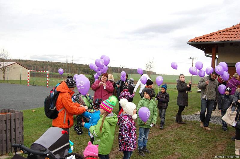 Pokusu o překonání českého rekordu se zúčastnilo přes deset obcí regionu. Balonky pouštěli také v Žilině. 