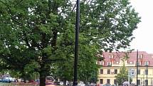 Instalace nových lamp na Masarykově náměstí ve Slaném