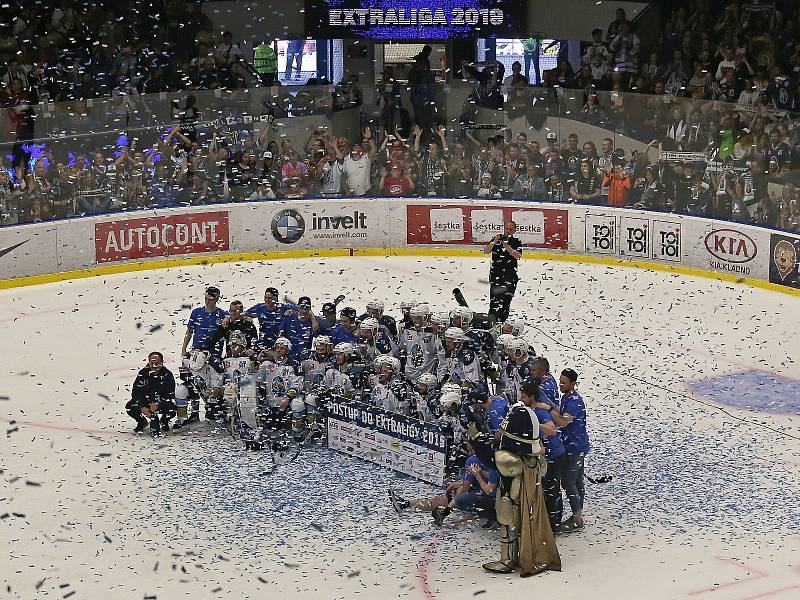 Utkání se neslo v duchu oslav postupu Rytířů do extraligy... //  Rytíři Kladno – Piráti Chomutov 1:2 pp, Chance liga, 21. 4. 2019