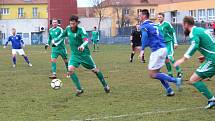 Fotbalisté SK Slaný (v modrém) přehráli doma v divizi B Tatran Rakovník 1:0 až po penaltách.