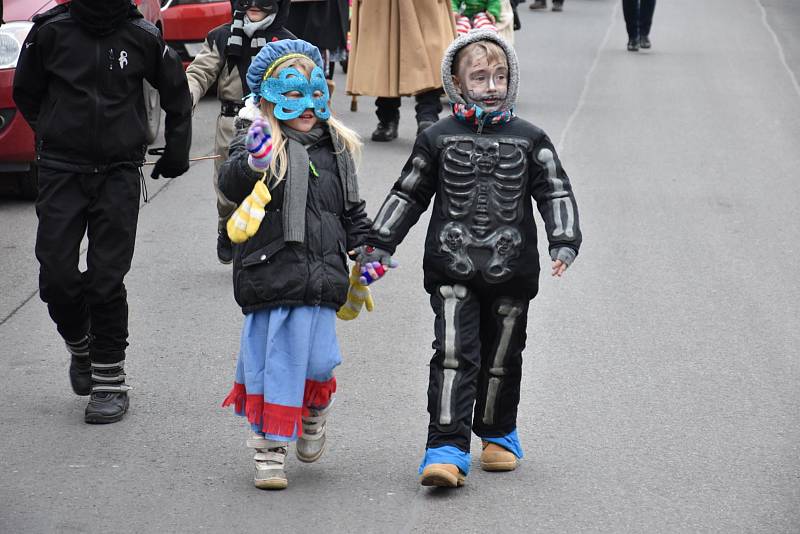 Mayrovka se maskami jen hemžila, o zábavu bylo postaráno.