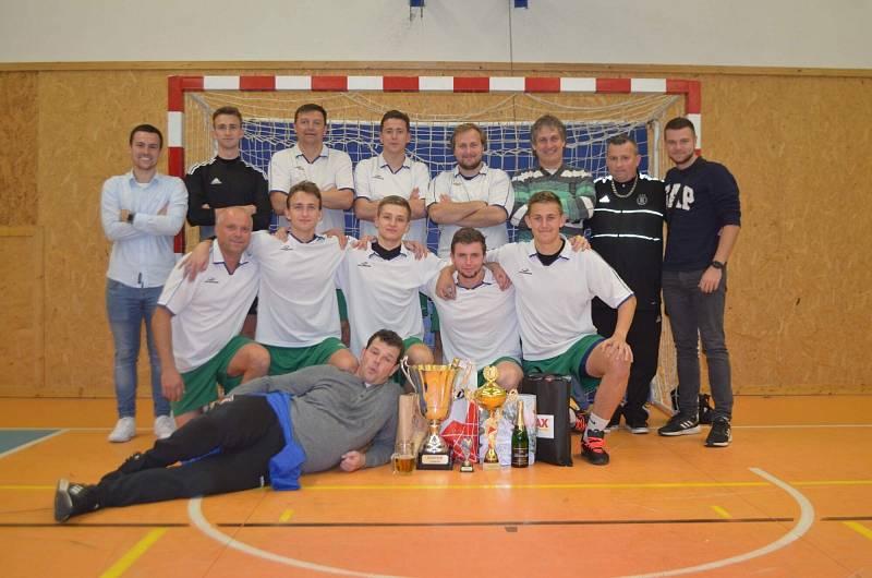 Fotbaloví rozhodčí si zahráli halový turnaj v Unhošti.