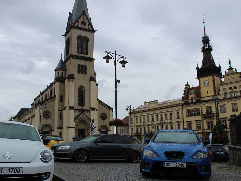 Do Kladna přijelo kolem dvou stovek vyšperkovaných automobilů.