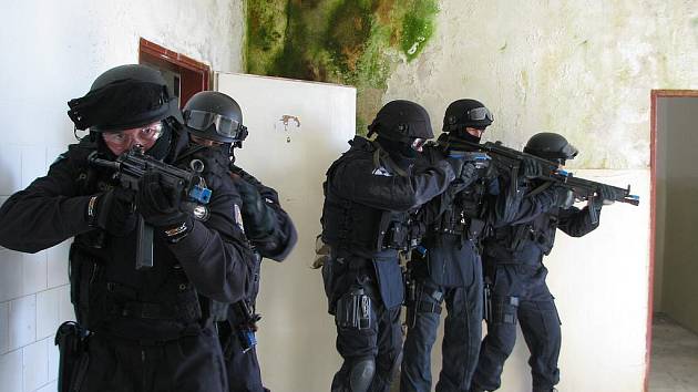 Policejní výcvik v Drnově u Slaného