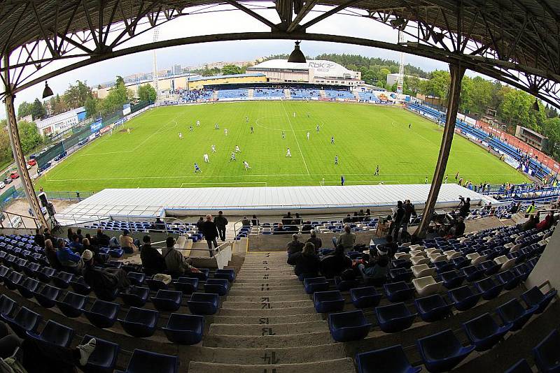 Takto vidí utkání diváci z nejvyšších řad tribuny. / SK Kladno - FC Slovan Liberec  1:2 (0:0) , utkání 30.k. Gambrinus liga 2009/10, hráno 15.5 .2010