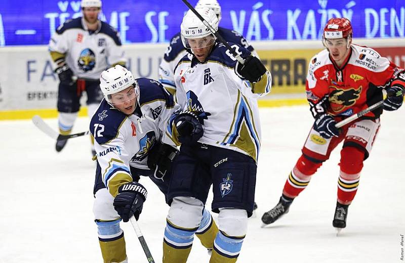 Kladno (v bílém) přehrálo oslabený Prostějov 7:2.