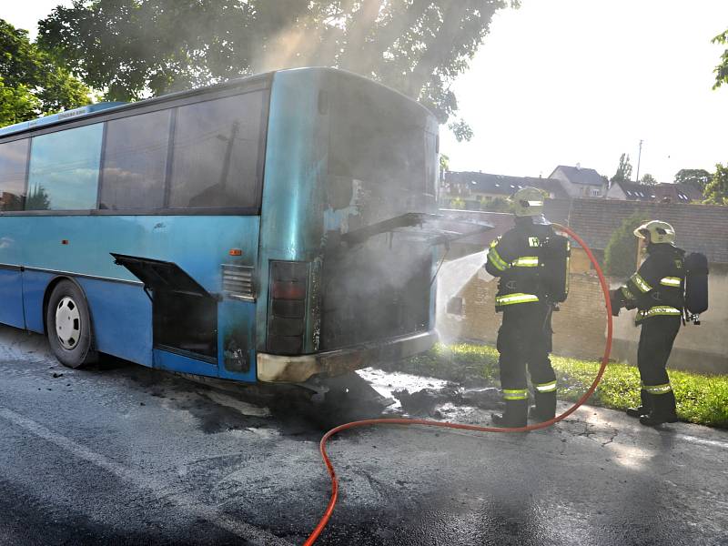 Požár autobusu v Kačici.