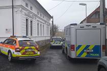 Dva zastřelení muži byli nalezeni v domě v Neprobylicích.