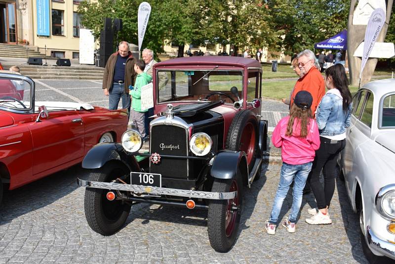 V sobotu se v Lidicích uskutečnil 3. ročník spanilé jízdy veteránů všech kategoriích.