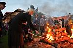 Prezident Miloš Zeman zapálil v Lánech Masarykovu vatru.