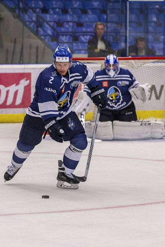 Kladno (v modrém) porazilo Benátky 3:2 v prodloužení. František Ptáček