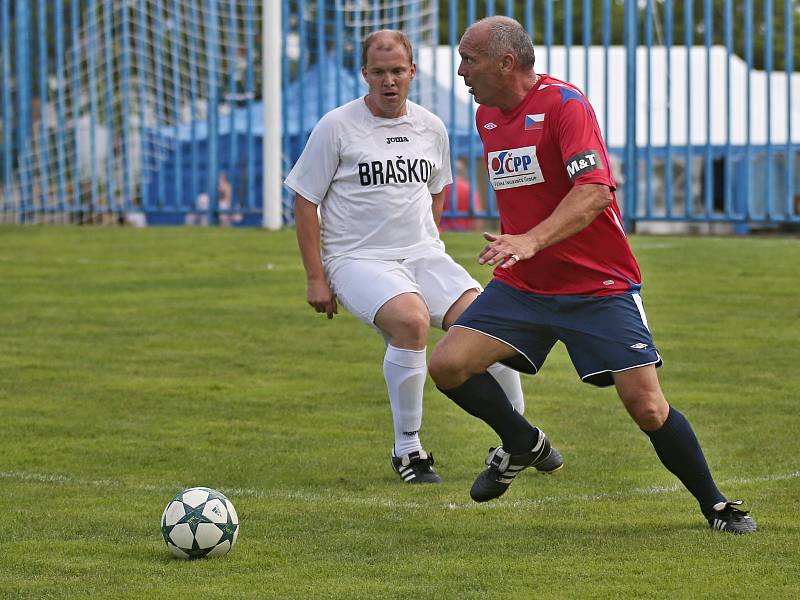 SK Braškov - Internacionálové ČR 3:2. Oslavy 90 let fotbalu na Braškově 