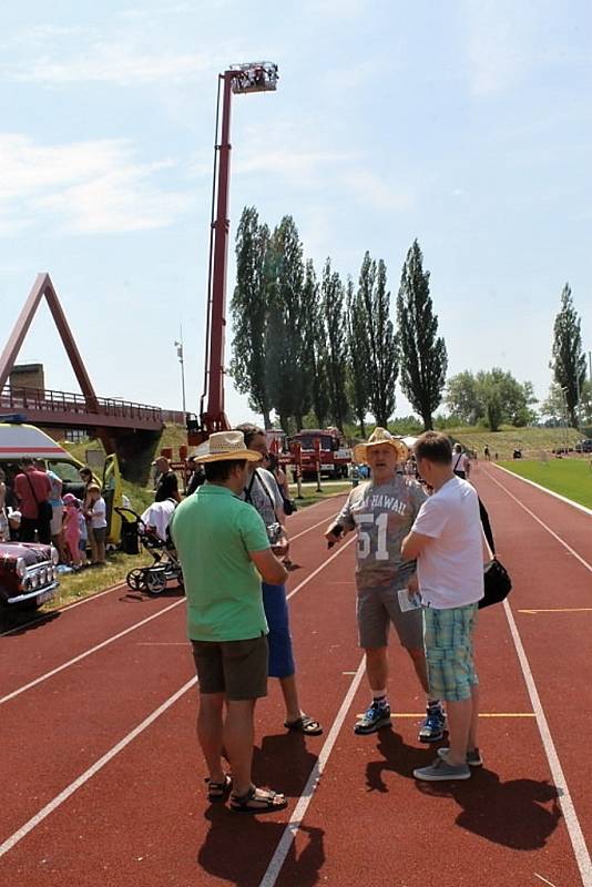 Dětský den plný sluníčka a hasičské pěny se ve Slaném vydařil 