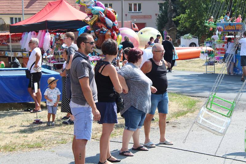 Na pouti byly kolotoče, výstavy i vojenská technika.