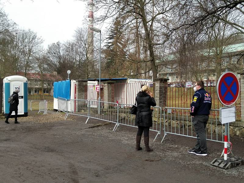 Testovací centrum při Nemocnici Slaný.