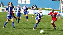 9. kolo divize žen, skupina C: SK Klatovy 1898 (na snímku fotbalistky v červených dresech) - TJ Jiskra Domažlice 1:1 (1:0).