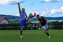 Krajský přebor, 8. kolo: FK Okula Nýrsko (na snímku fotbalisté v modro-bílých dresech) - SK Rapid Plzeň 1:0 (1:0).