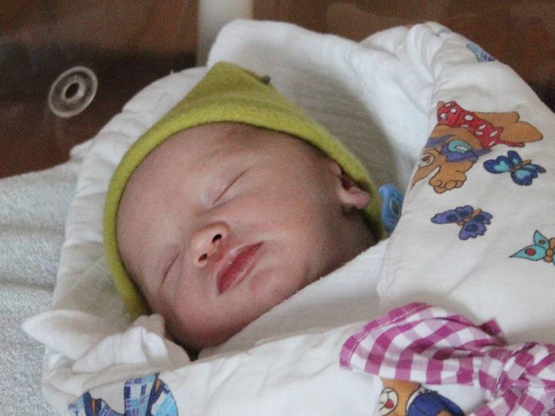 Samuel Míl ze Strážovic (3250 g, 49 cm) se narodil v klatovské porodnici 15. dubna v 5.08 hodin. Rodiče Jana a Stanislav věděli, že jejich prvorozené dítě bude syn.