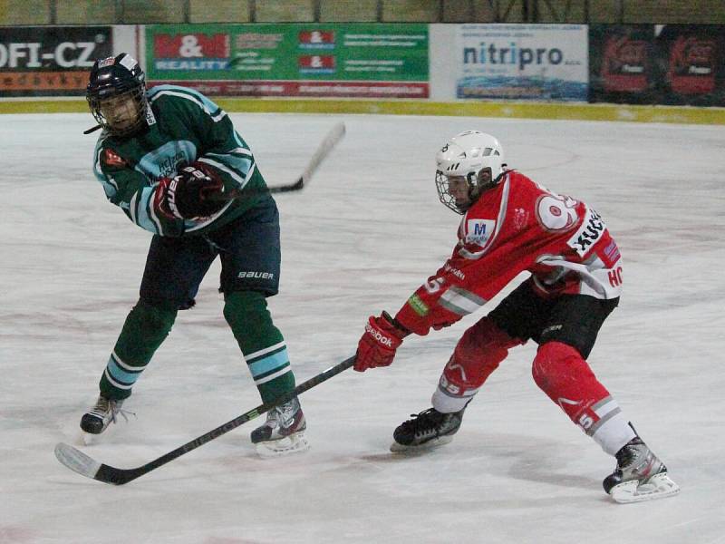 Liga starších žáků: HC Klatovy (v červeném) - HC Milevsko 5:2.