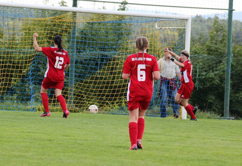 1. kolo divize C ženy: TJ Calofrig Borovany – SK Klatovy 1898 (na snímku fotbalistky v červených dresech) 2:7