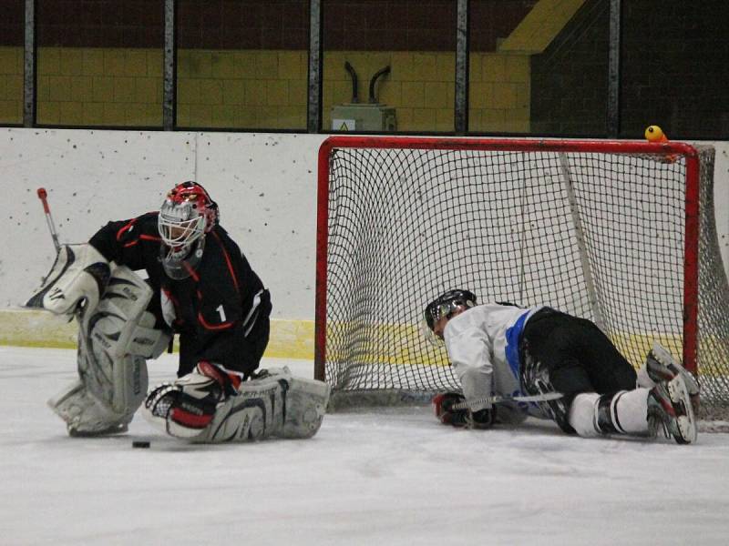 Klatovská hobby liga 2016/2017: AHC Gladiators (černé dresy) - HC Poběžovice 5:1