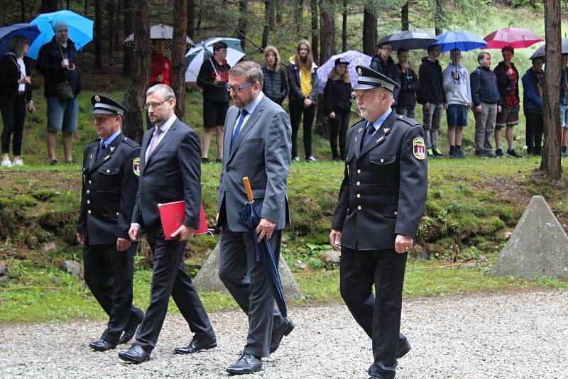 Pietní akt ve Spáleném lese v Lubech.