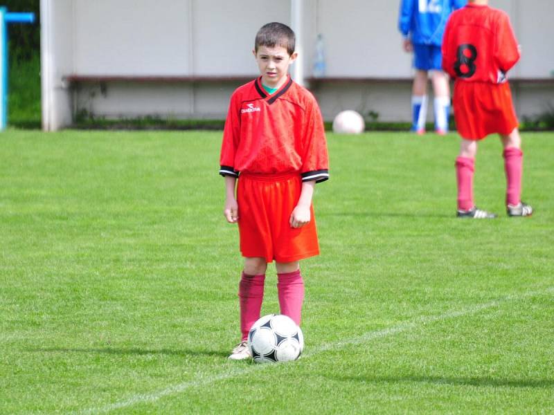 Okresní přebor starších žáků Strážov - Hrádek 12:0.