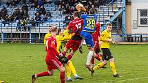 20. kolo FORTUNA divize A: SK Klatovy 1898 (na snímku hráči v červených dresech) - FC Viktoria Mariánské Lázně (žlutí) 0:2 (0:1).