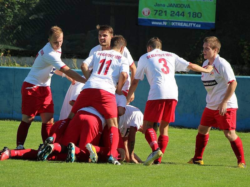 První kolo fotbalového Mol Cupu SK Klatovy 1898 (bíločervení) - TJ Jiskra Domažlice.