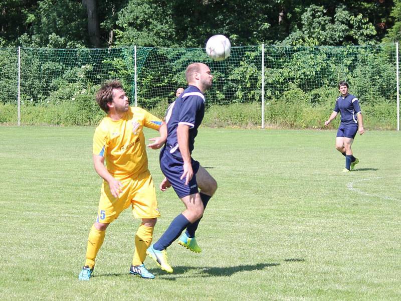 IV. třída sk. A 2015/2016: Měcholupy B (žluté dresy) - Křenice 1:2