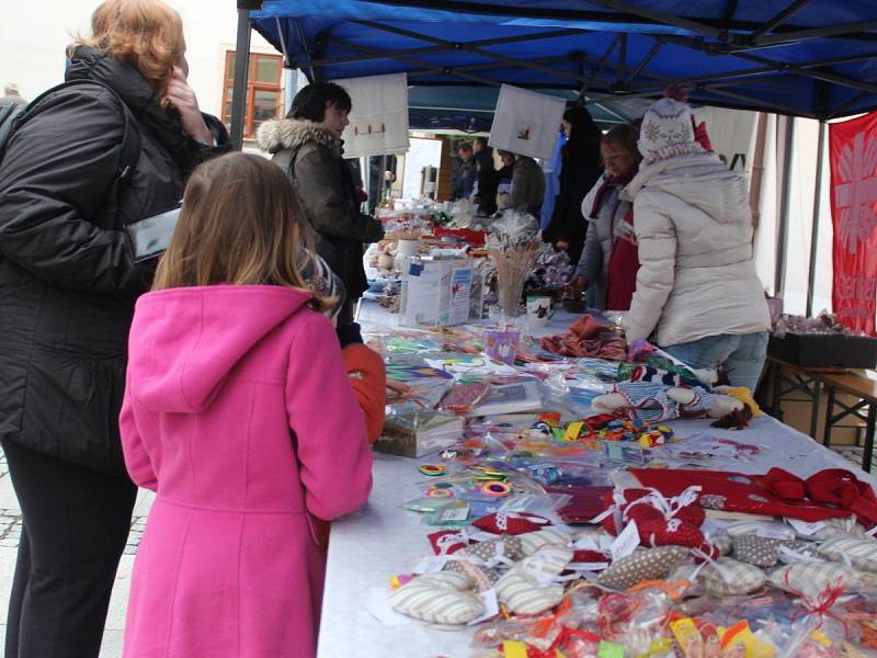 V Klatovech uspořádali tradiční charitativní bazar 2015