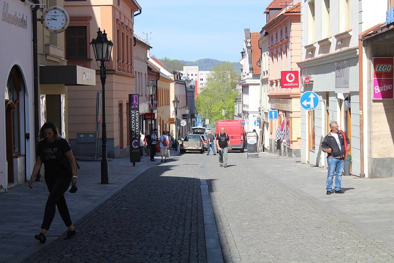 Obchody a centrum města po pondělním rozvolnění v Klatovech.