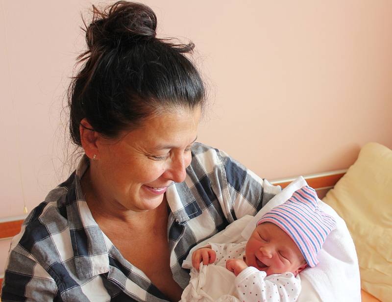 Emílie Kajerová se narodila 14. září ve 22:06 hodin rodičům Pavle a Liborovi z Plzně. Po příchodu na svět ve FN na Lochotíně vážila sestřička Terky (13) 3520 g a měřila 50 cm.