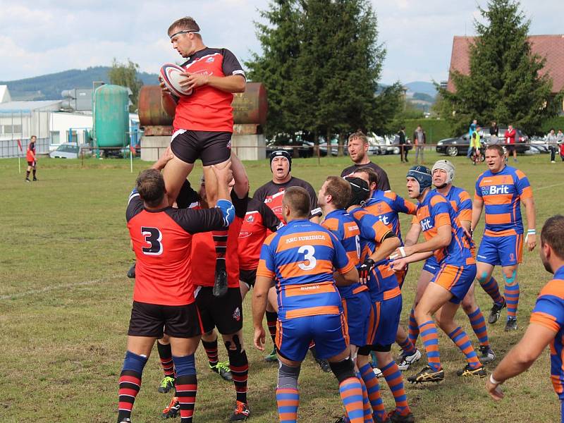 Druhé kolo Poháru Čechy v rugby - zápas Rugby Šumava Nýrsko (červení) - ARC Iuridica Praha