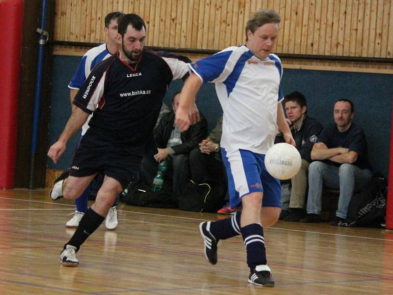 Zimní amatérská liga mužů: TJ Klatovy Lorenc (b) - FC Tučňáci, ST Smrk (ž) - PS Křeč.