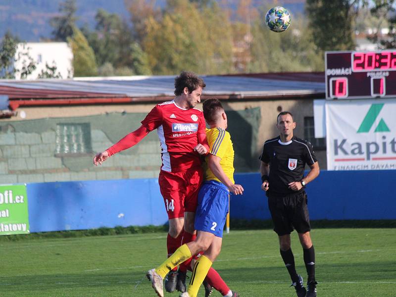 Zápas fotbalové divize SK Klatovy 1898 (červení) - SK Senco Doubravka.