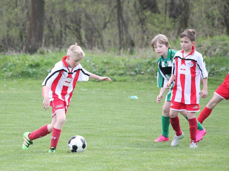 Okresní přebor mladších žáků: Kolinec (zelenobílé dresy) - Klatovy B 4:3