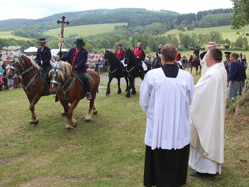 V Uhlišti se v sobotu konalo tradiční žehnání koní.