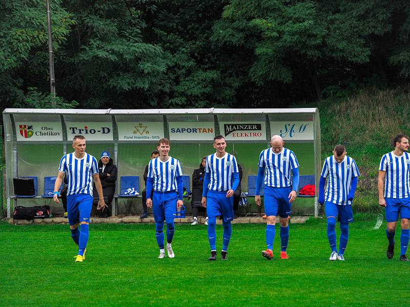 9. kolo krajského přeboru: FC Chotíkov 1932 - FK Okula Nýrsko (na snímku fotbalisté v modrobílých dresech) 2:1 (2:1).