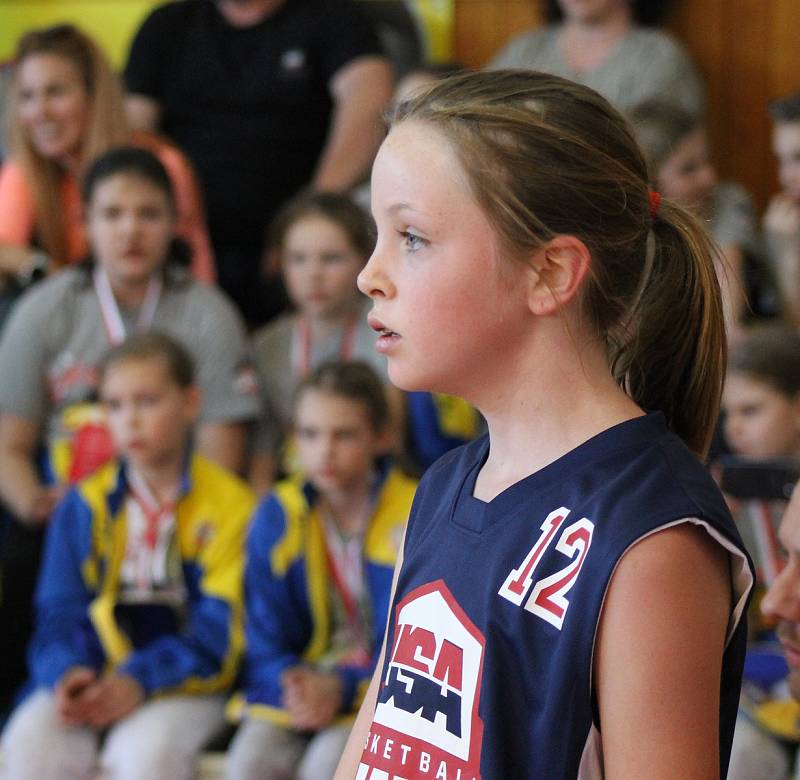 Team USA U12 dívky - BC Benešov (ve žlutém) U12 10:16 - fotogalerie z pátečního zápasu.