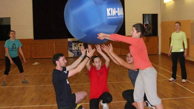 V Klatovech se představil nový sport - kin-ball.