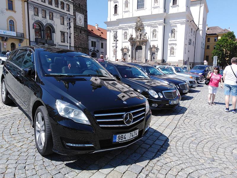 Sraz vozů značky Mercedes v Klatovech.