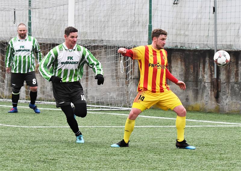 Fotbalisté FK Svéradice (na archivním snímku hráči v zelených dresech) prohráli úvodní utkání baráže o I. A třídu na půdě Malesice 1:3.