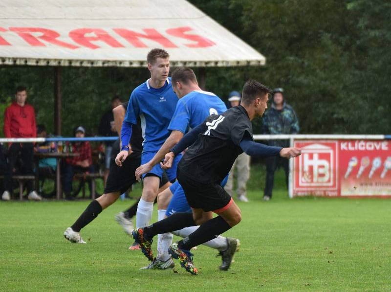 4. kolo I. B třídy (skupina B): TJ Sokol Štěnovice - TJ Sokol Pačejov (na snímku fotbalisté v černých dresech) 6:1.