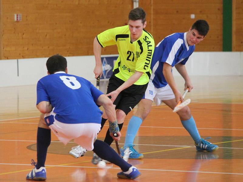 Karlovarská a Plzeňská liga mužů: FBC APM Automotive Kdyně - FK DDM Klatovy (ve žlutém) 2:19.