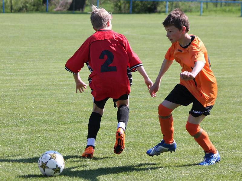 Okresní přebor žáků: Strážov (oranžové dresy) - Hrádek 3:2